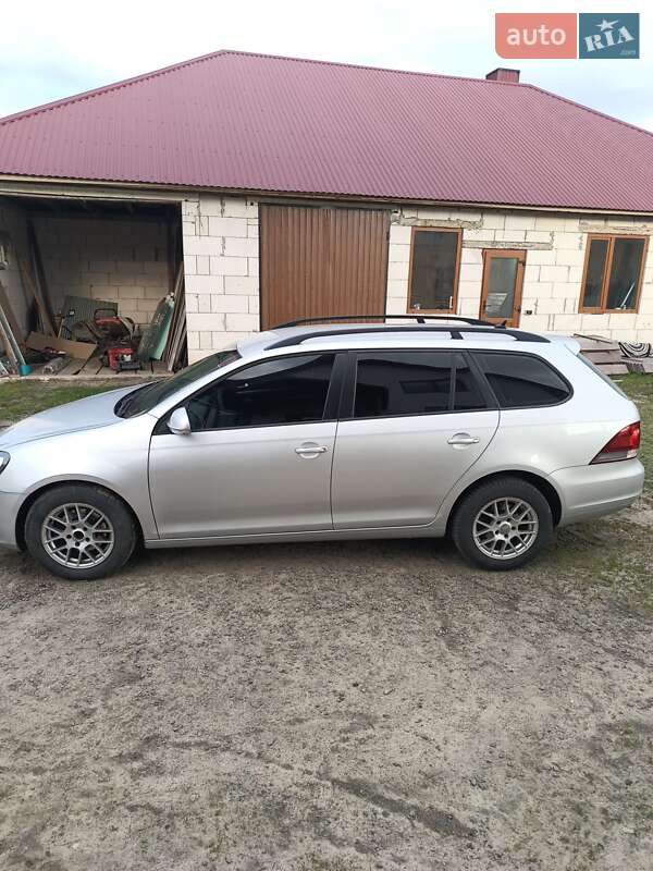 Универсал Volkswagen Golf 2010 в Маневичах