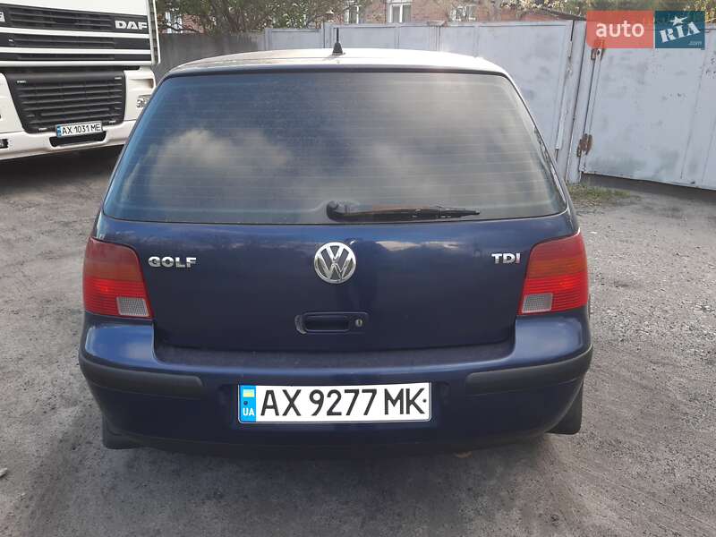 Хэтчбек Volkswagen Golf 2001 в Краснограде