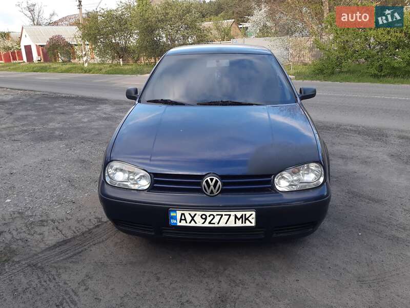 Хэтчбек Volkswagen Golf 2001 в Краснограде