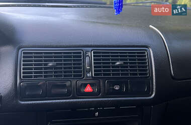 Хетчбек Volkswagen Golf 1998 в 