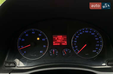 Хетчбек Volkswagen Golf 2007 в 