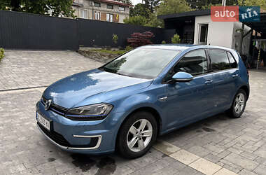 Хетчбек Volkswagen Golf 2016 в 