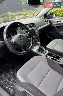 Хетчбек Volkswagen Golf 2016 в 