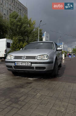 Хэтчбек Volkswagen Golf 2001 в Днепре