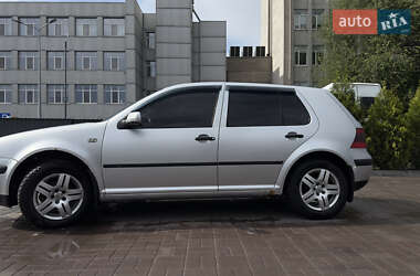 Хэтчбек Volkswagen Golf 2001 в 