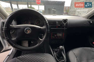 Хэтчбек Volkswagen Golf 2001 в 