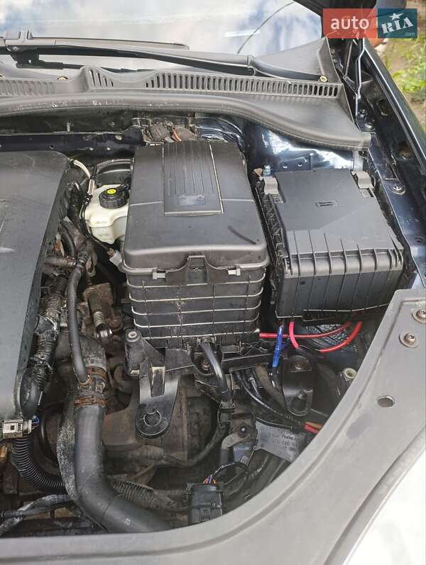 Хетчбек Volkswagen Golf 2004 в Запоріжжі