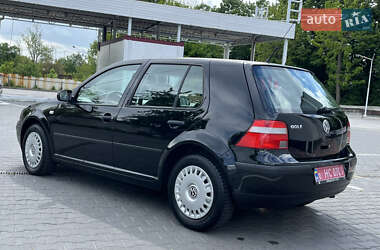 Хетчбек Volkswagen Golf 2002 в 