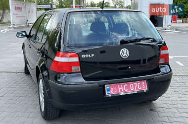 Хетчбек Volkswagen Golf 2002 в 