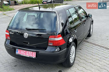 Хетчбек Volkswagen Golf 2002 в 