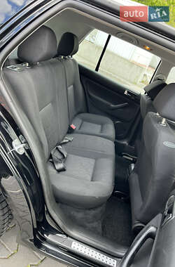 Хетчбек Volkswagen Golf 2002 в 