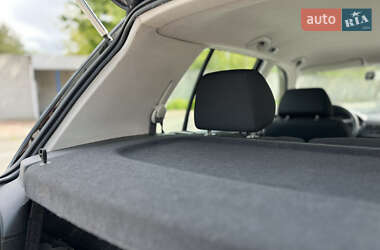 Хетчбек Volkswagen Golf 2002 в 