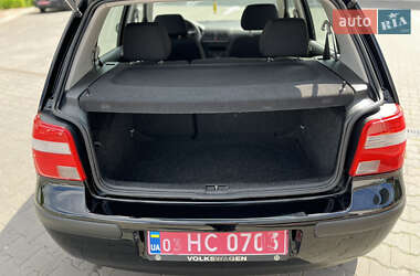 Хетчбек Volkswagen Golf 2002 в 