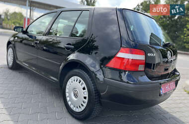 Хетчбек Volkswagen Golf 2002 в 