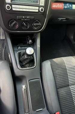 Хэтчбек Volkswagen Golf 2007 в 
