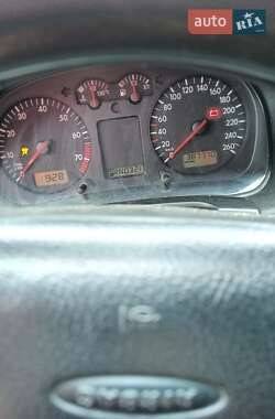 Хетчбек Volkswagen Golf 1999 в 