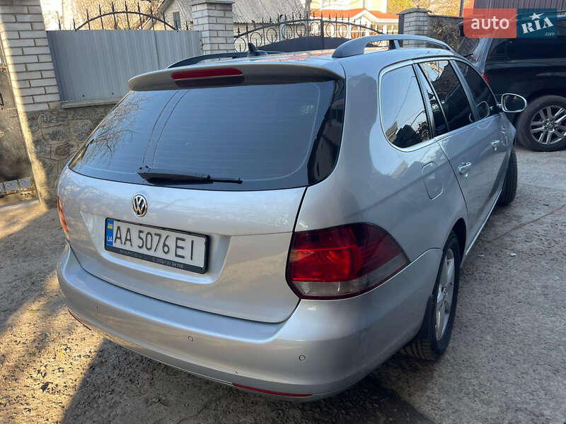 Універсал Volkswagen Golf 2012 в Києві