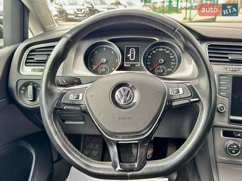Универсал Volkswagen Golf 2016 в Львове
