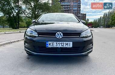 Хетчбек Volkswagen Golf 2016 в 