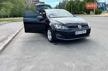 Хетчбек Volkswagen Golf 2016 в 