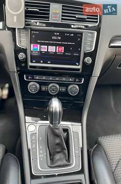 Хетчбек Volkswagen Golf 2016 в 