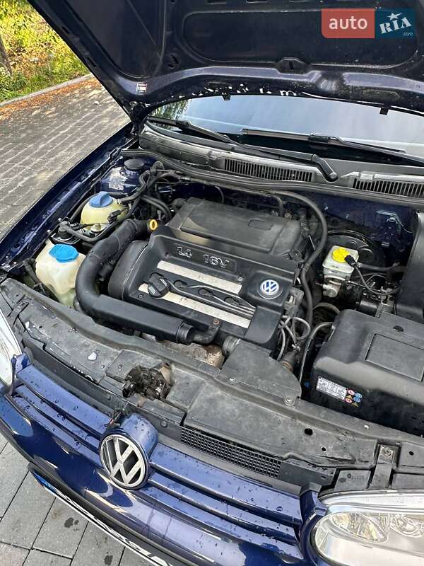 Хэтчбек Volkswagen Golf 2001 в Куликове