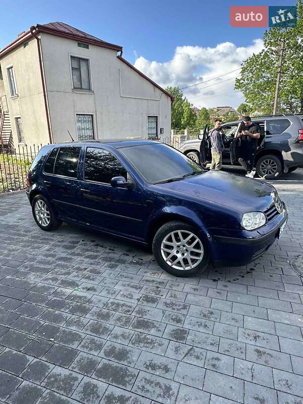 Хэтчбек Volkswagen Golf 2001 в Куликове