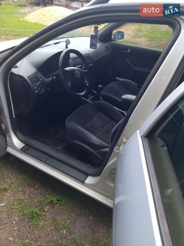 Универсал Volkswagen Golf 2000 в Добросине