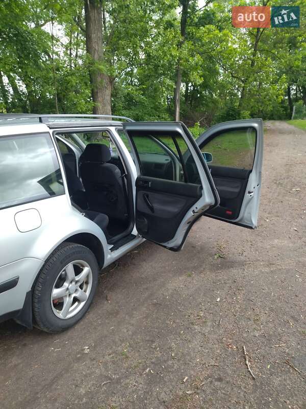 Универсал Volkswagen Golf 2000 в Добросине