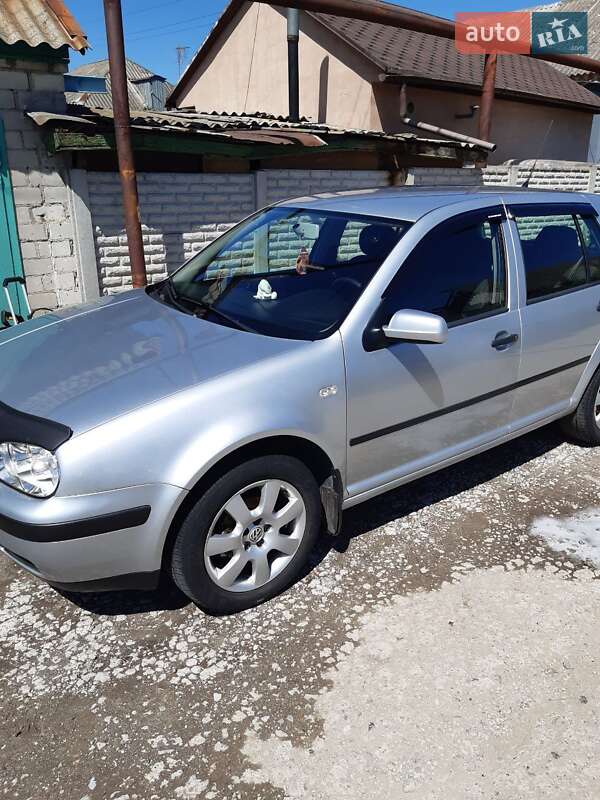 Хэтчбек Volkswagen Golf 2002 в Днепре
