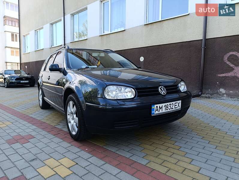 Универсал Volkswagen Golf 2004 в Звягеле