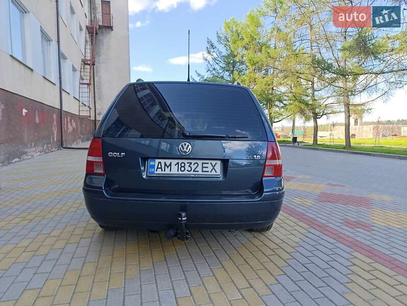 Универсал Volkswagen Golf 2004 в Звягеле
