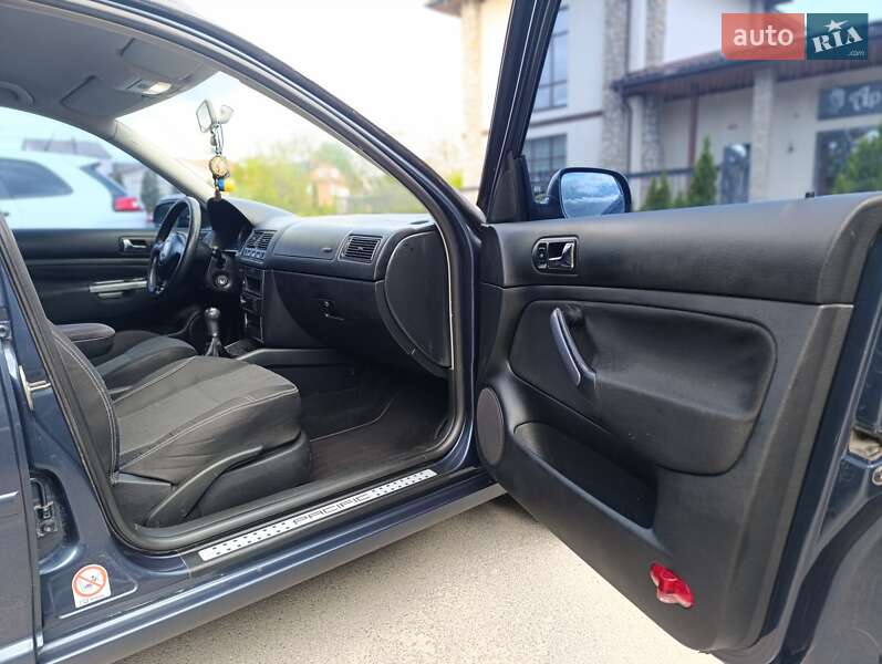 Универсал Volkswagen Golf 2004 в Звягеле