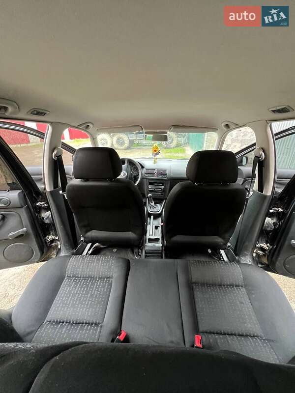 Хетчбек Volkswagen Golf 2002 в Верховині