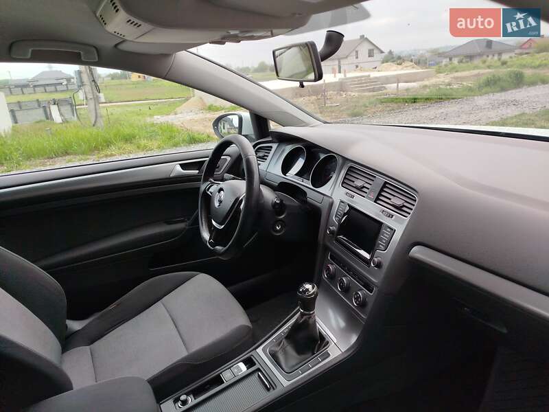 Хетчбек Volkswagen Golf 2014 в Рівному