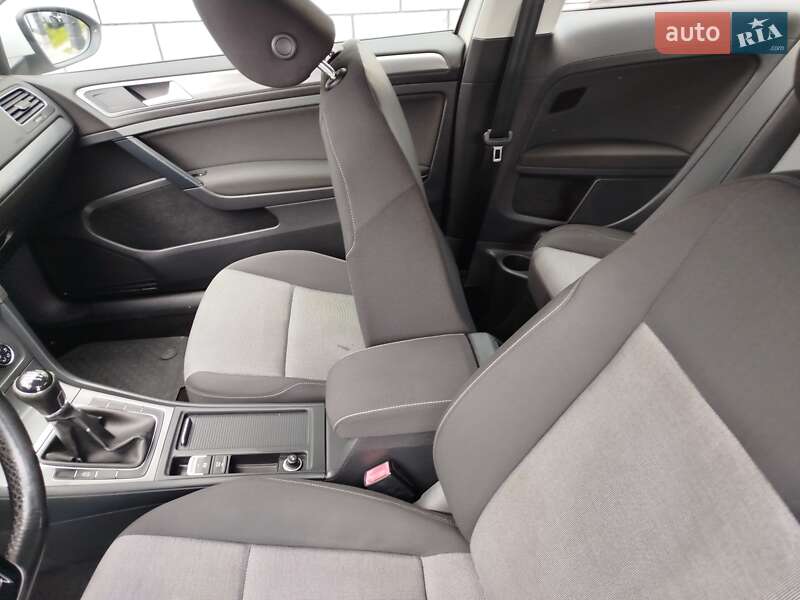 Хетчбек Volkswagen Golf 2014 в Рівному