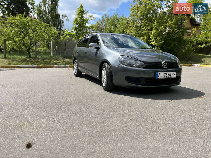 Универсал Volkswagen Golf 2011 в Буче