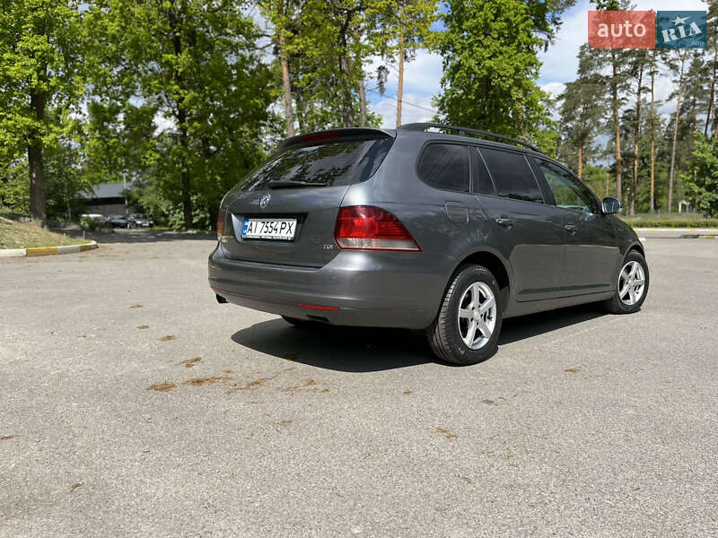 Универсал Volkswagen Golf 2011 в Буче