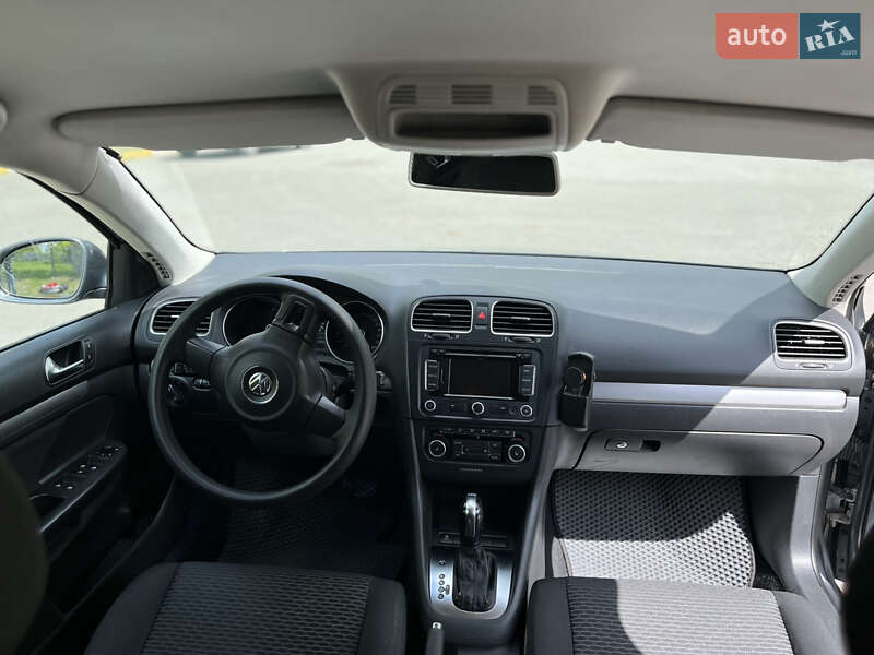 Универсал Volkswagen Golf 2011 в Буче