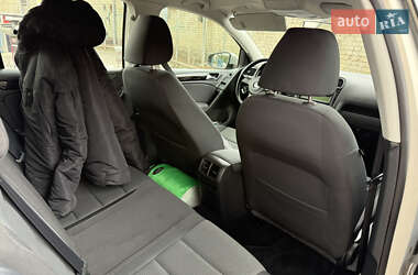 Хетчбек Volkswagen Golf 2010 в 