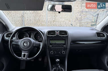 Хетчбек Volkswagen Golf 2010 в 