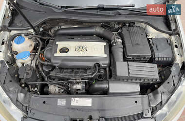 Хетчбек Volkswagen Golf 2010 в 