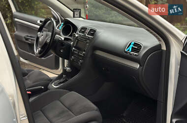 Универсал Volkswagen Golf 2010 в 