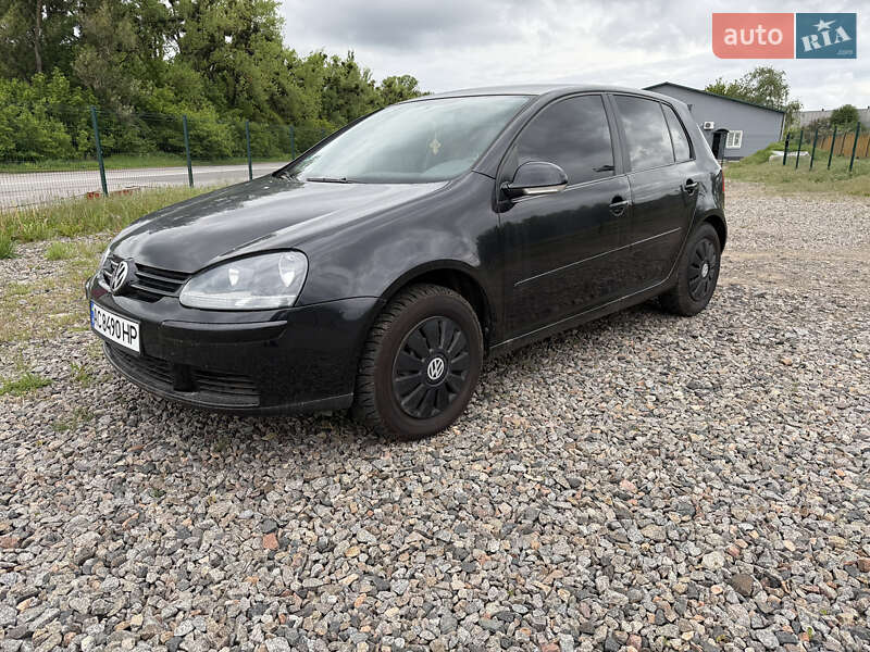 Хэтчбек Volkswagen Golf 2005 в Полтаве