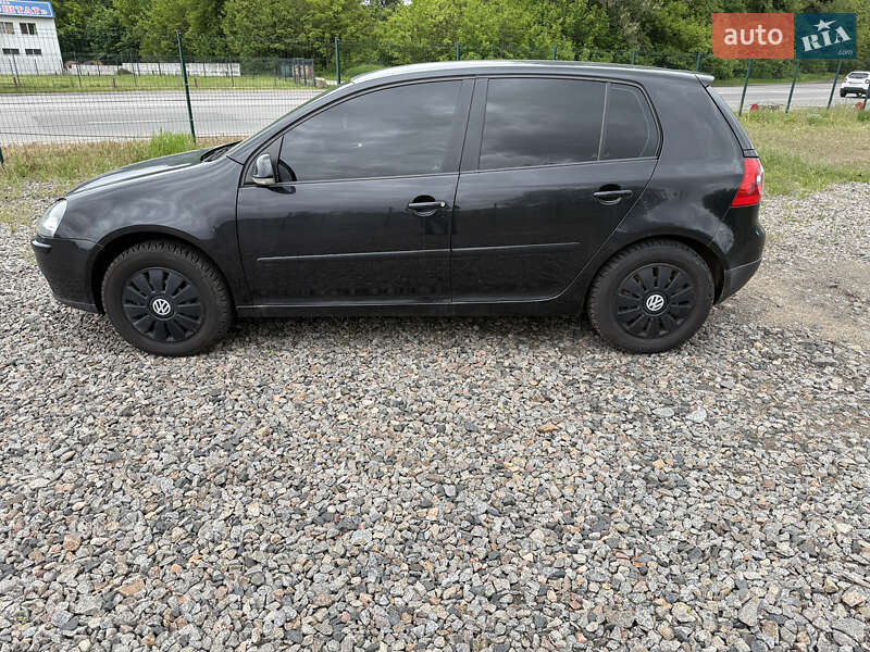 Хэтчбек Volkswagen Golf 2005 в Полтаве