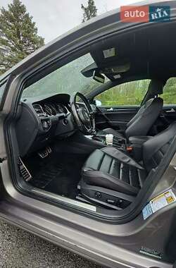 Хетчбек Volkswagen Golf 2016 в 