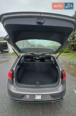 Хетчбек Volkswagen Golf 2016 в 