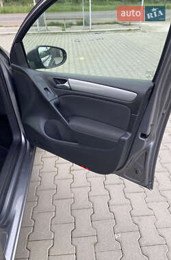 Хэтчбек Volkswagen Golf 2009 в 