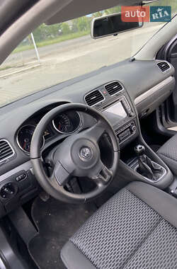 Хэтчбек Volkswagen Golf 2009 в 