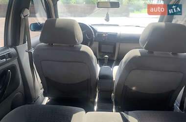 Хэтчбек Volkswagen Golf 1998 в 